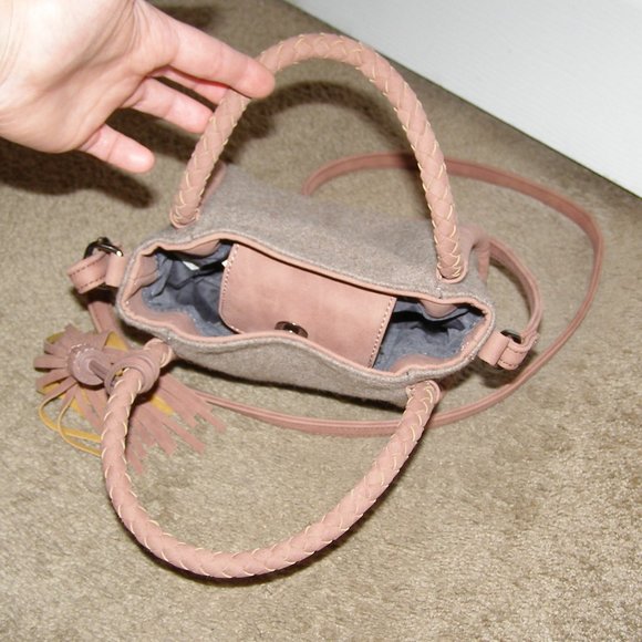 NEW Cute DANIELLE NICOLE Crossbody Bag w/Tassel - Picture 7 of 13